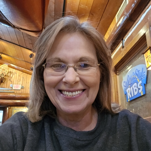 Meet your Posher, Lisa - Picture 1 of 1